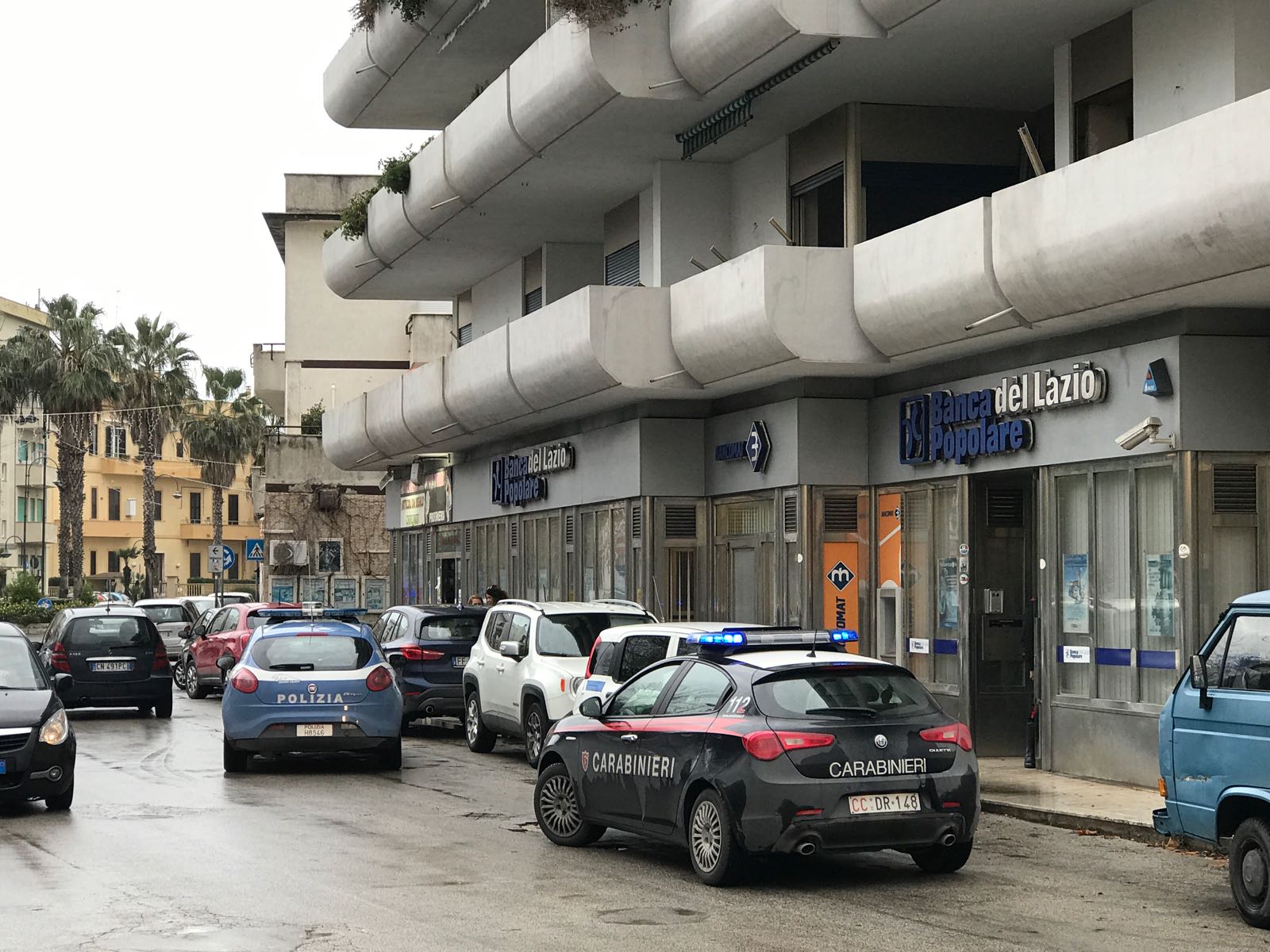 Carabinieri e Polizia alla Banca Popolare del Lazio di ...